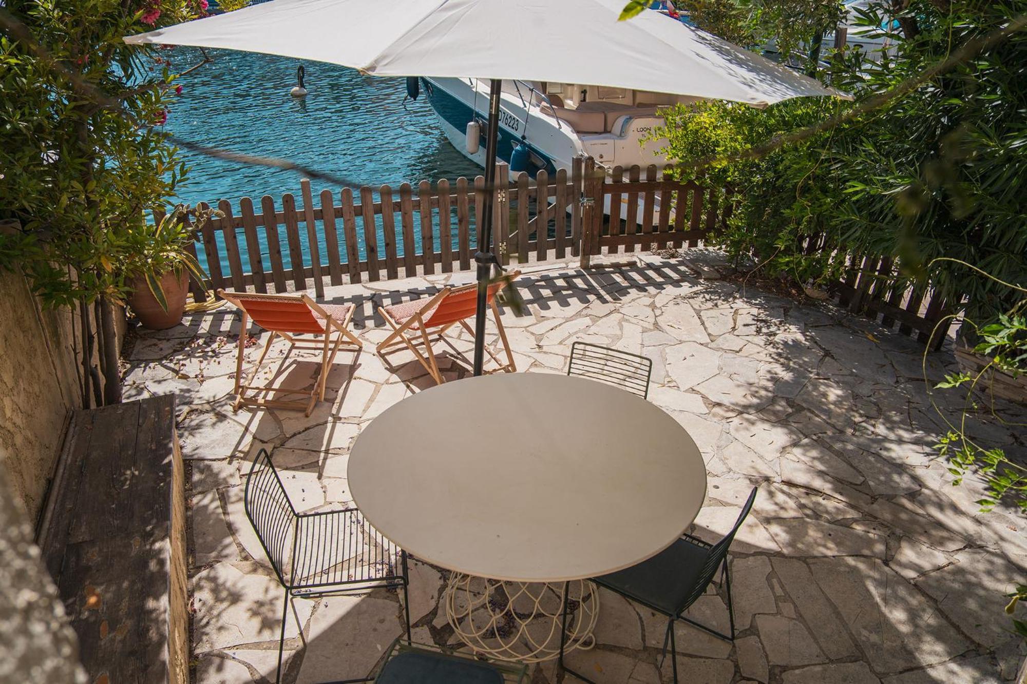 Appartement Amour Terrasse Sur L'Eau Grimaud Exterior photo